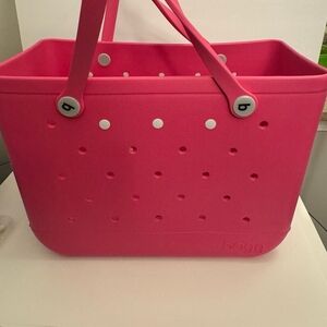 NWT. BOGG bag. Large pink fuschia bogg bag. Approx.